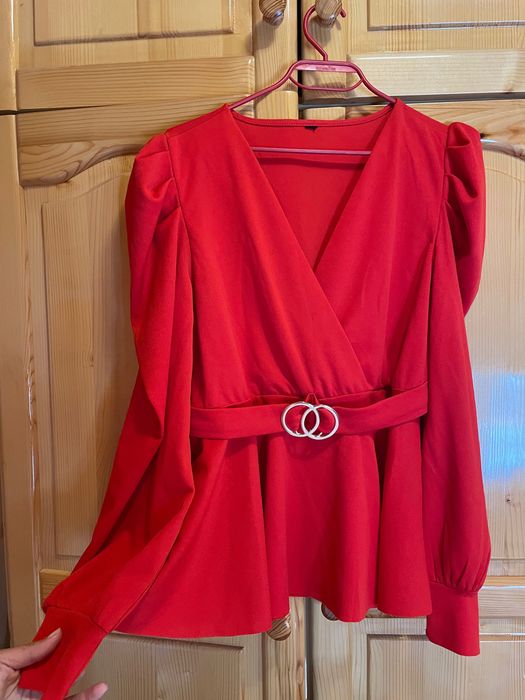 Червена разтеглива блузка