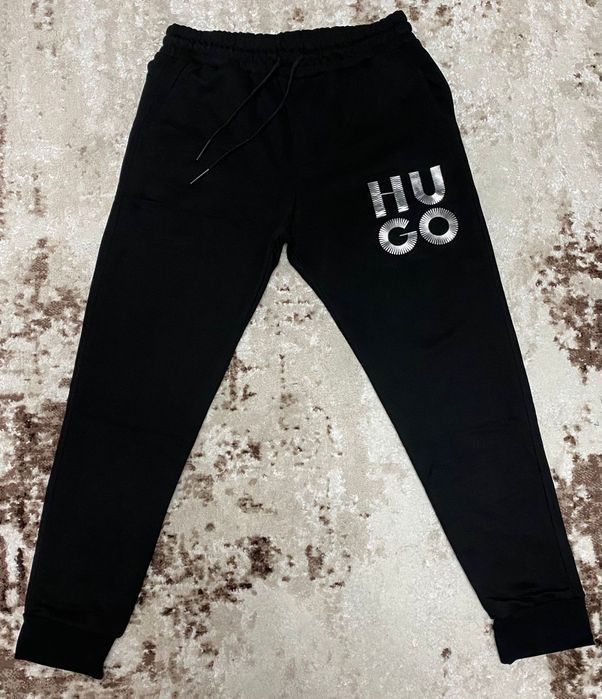 Vând compleu nou de bărbați Hugo