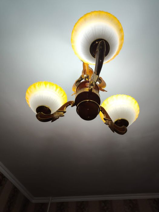 Срочно продается люстра.