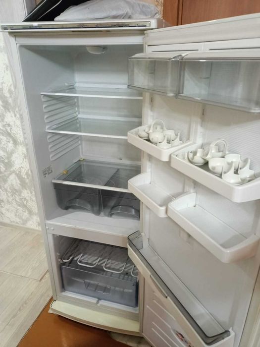 Продам современный , рабочий  холодильник в хорошем состоянии .