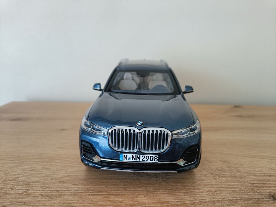 BMW X7, Kyosho 1:18
