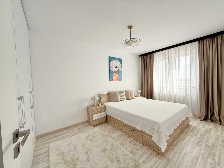 Proprietar inchiriez ap cu 2 camere. Asfalt. Lift. Parcare supravegheata.