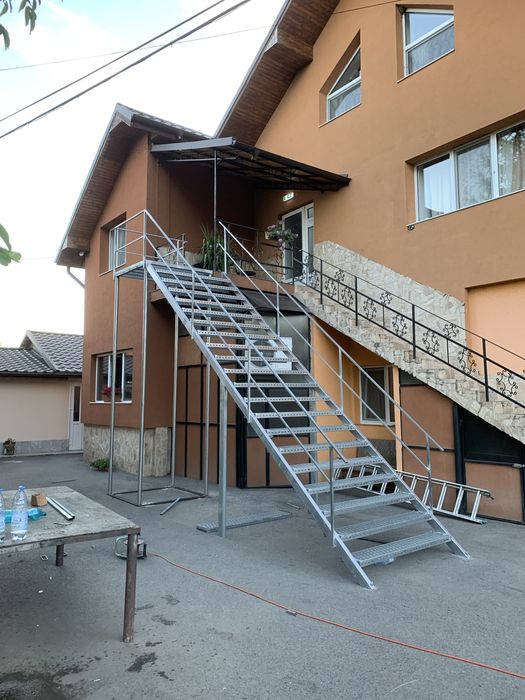 Scara metalica zincata exterior