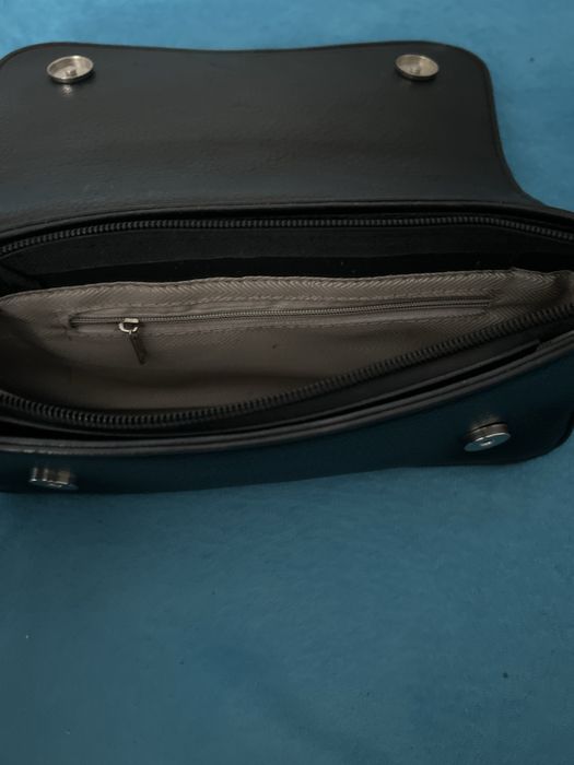 продам черную сумочку