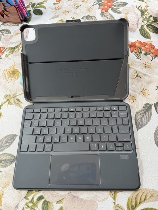 Keyboard & case for iPad