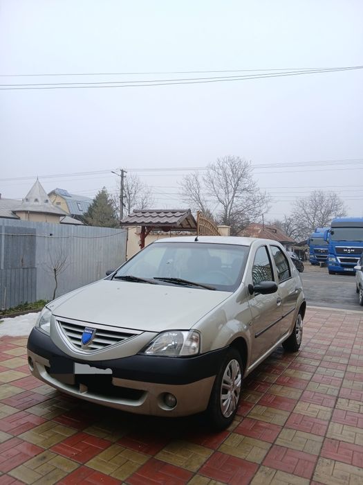 Vând dacia logan