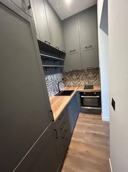 Дава се под наем Тристаен апартамент в София, Център - 74 кв.м за 849 € - Снимка #1