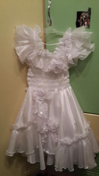 Платье нарядное белое