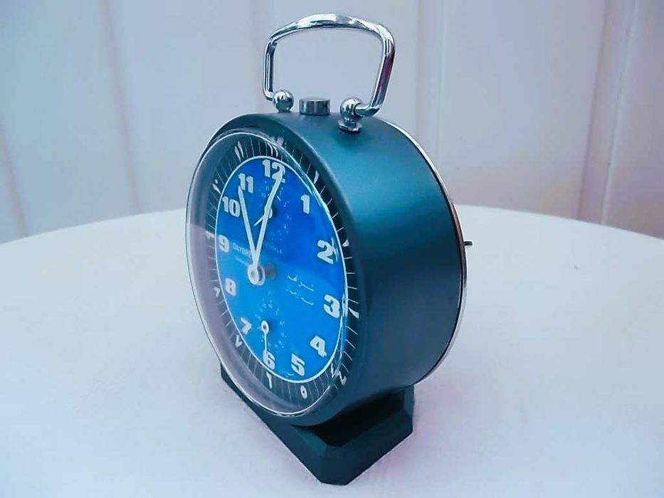 Ceas vechi,mecanism mecanic cu alarma