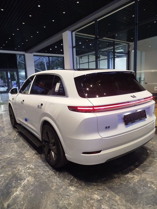 Lixiang L7 ultra в белом цвете