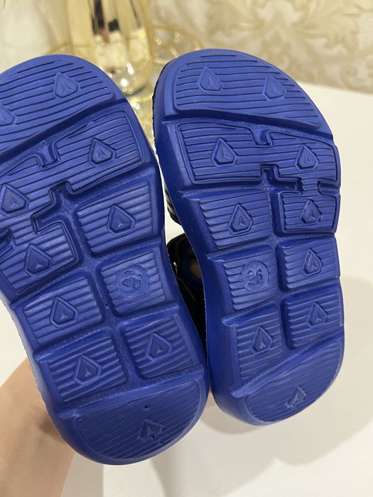 Продам новые сандали