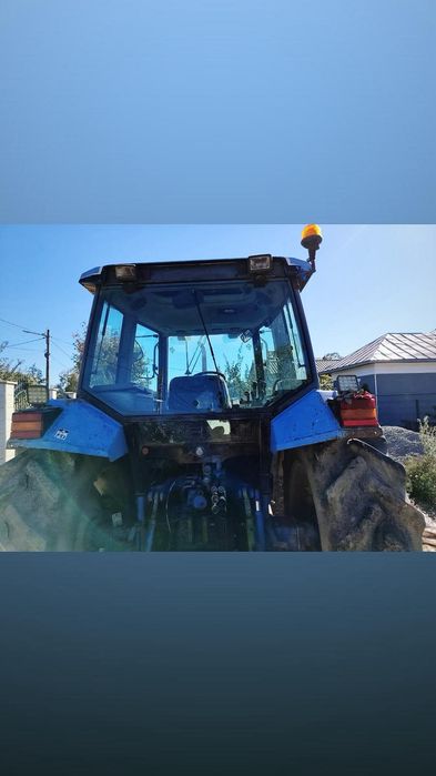 vând tractor New Holland 4x4