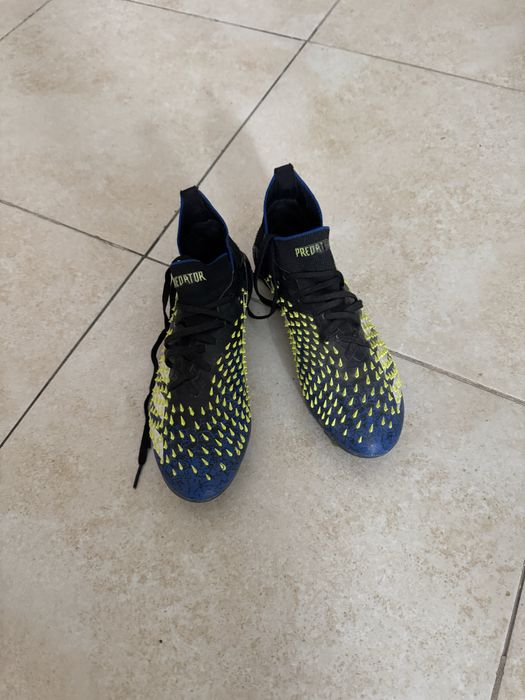 Продам бутсы для поля