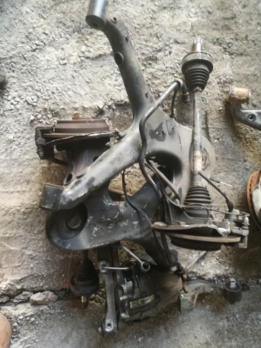 На Мерседес рычаг задний цапфа, подшипник, датчик, диск, суппорт, болт