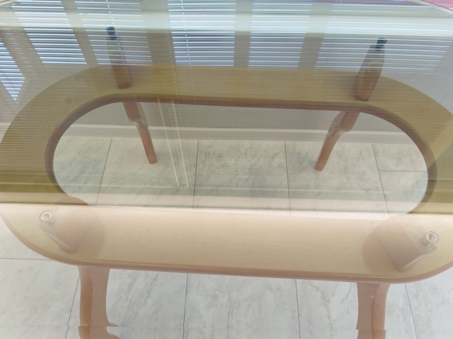 Стъклена маса  с 4 стола