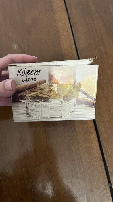 Стъклен пепелник нов в кутия
