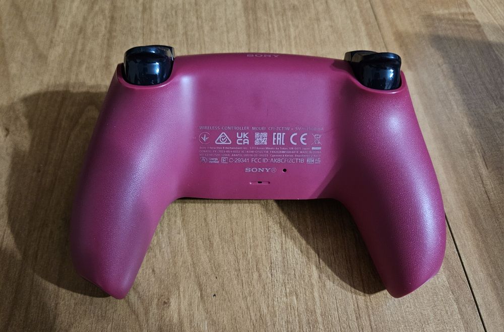 Продаю контроллер(джойстик) PS5 Dualsense (красный)