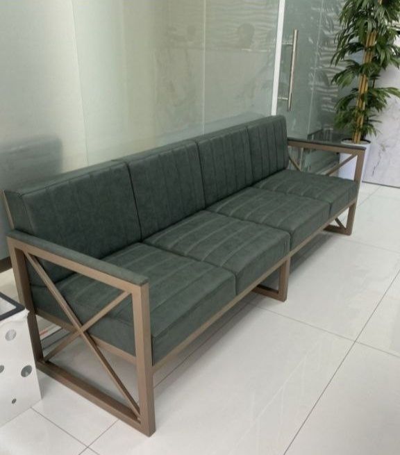 Loftdan divan, parta, jurnalniy stol