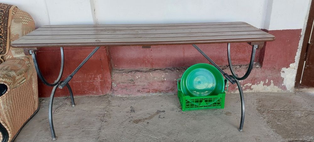 Продам стол со стульями железная