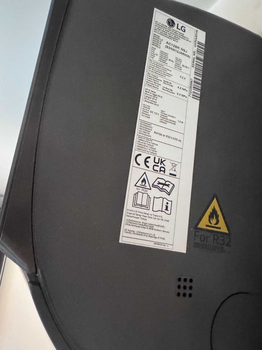 Инверторен климатик LG AC12BK ARTCOOL BLACK, 12000 BTU