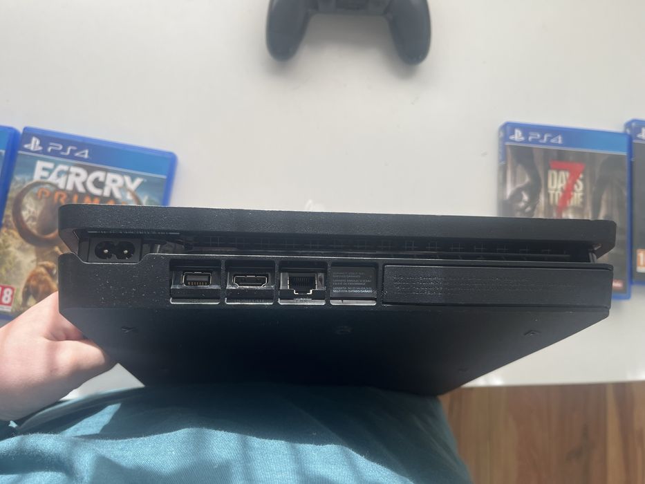 Ps4 slim + 23 de jocuri