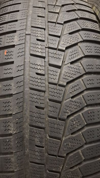 2бр зимни гуми Hankook 225 60 18
