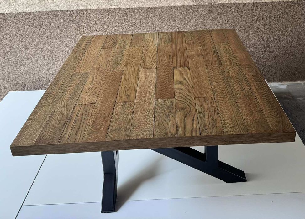 Холна маса с метални крака