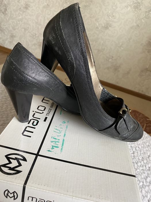 Продаю  три пары  чёрных туфлей