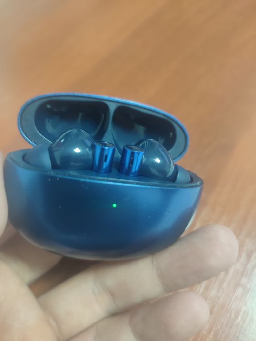 Продам наушники realme buds air 3