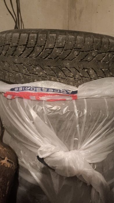 Продам зимние шипованные шины