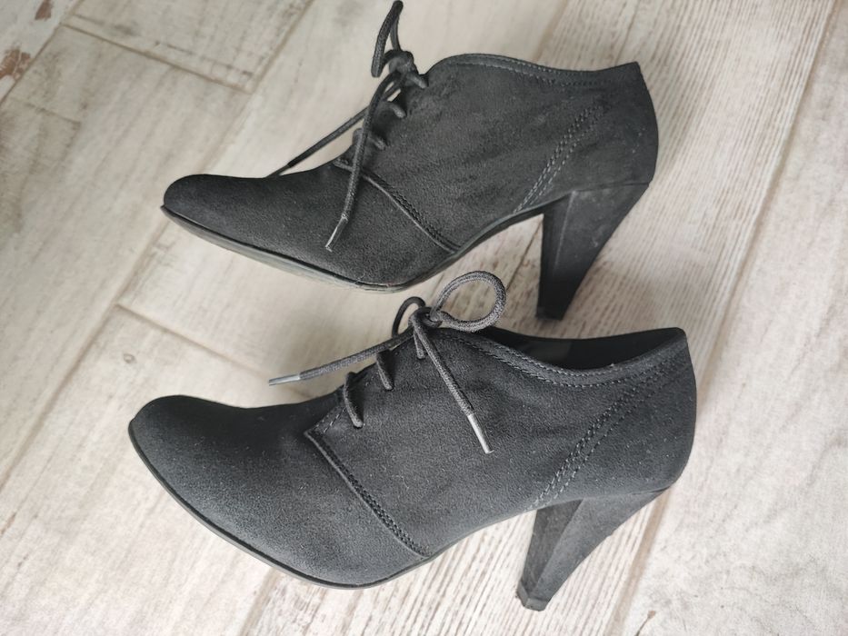 Дамски черни обувки за пролет и есен