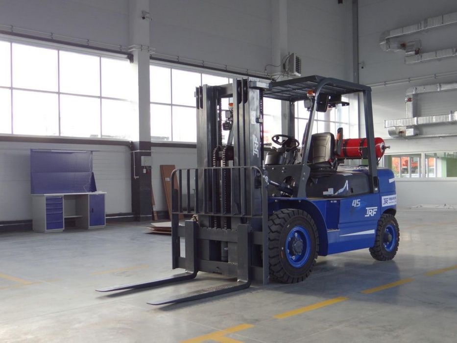 Вилочный погрузчик 4.5 тонн