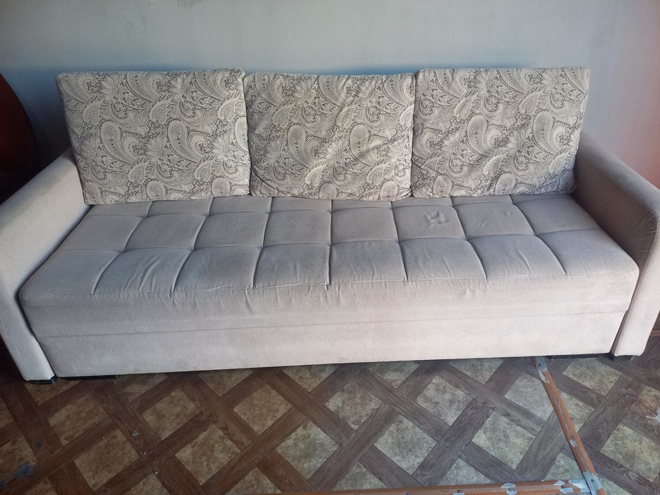 Продам диван в хорошем состоянии