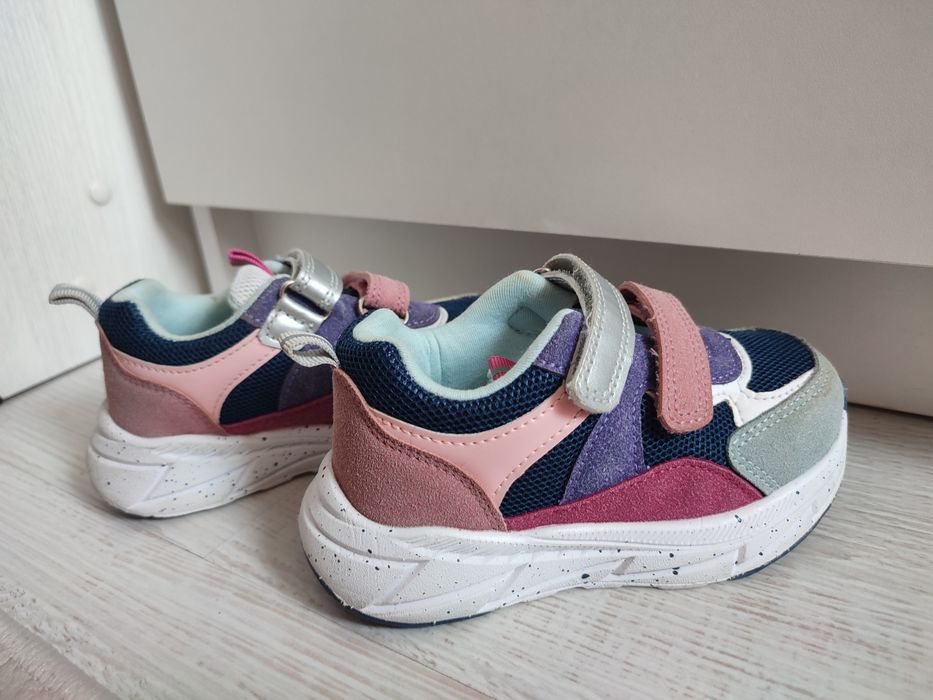 Кроссовки на девочку