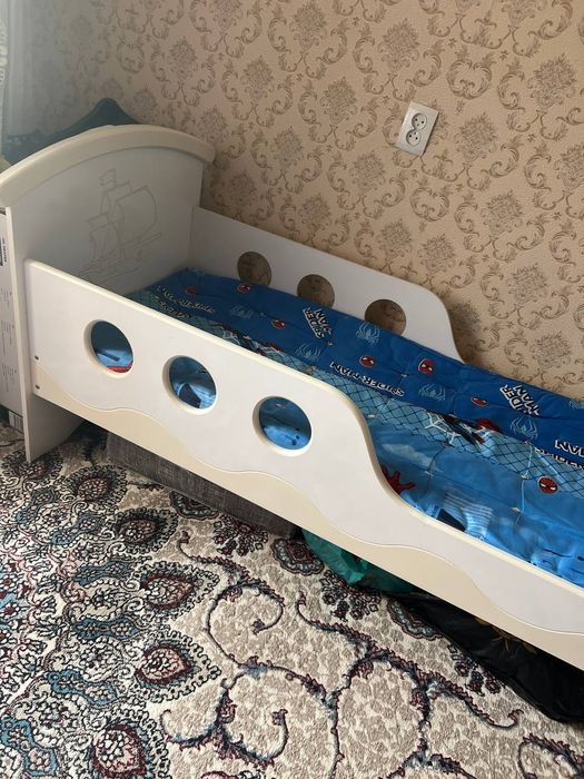 Тезда детский краватча сотилади