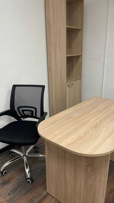 В продаже столы, стулья, кресло