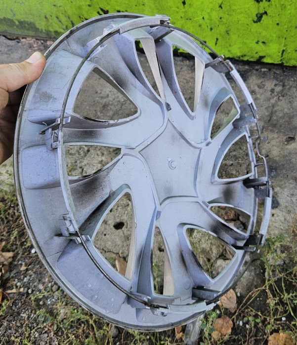 Продам два колпака на 14
