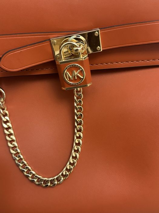 Сумка Michael Kors Hamilton Legacy с ремнем.