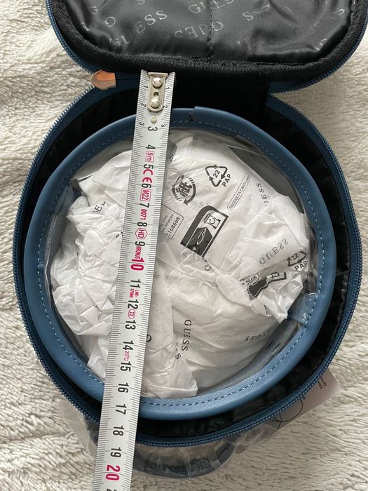 Geanta cosmetice Guess, noua, cu eticheta