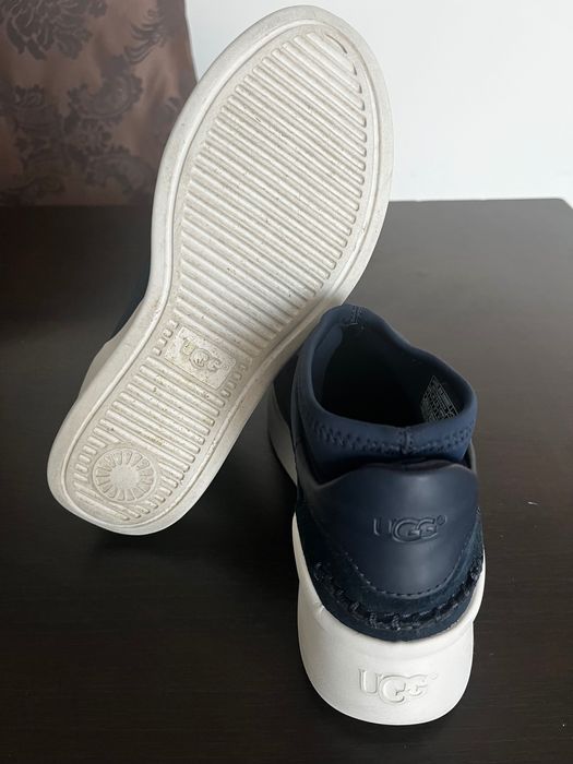 UGG slip on, neutra navy