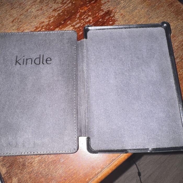 Amazon Kindle  d01100 6 дюймов Wi-Fi