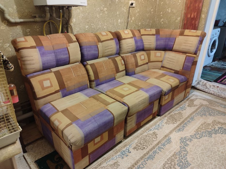 Диван гостинный в комплекте