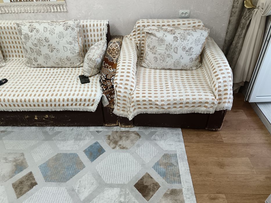 Продам диван и два кресла