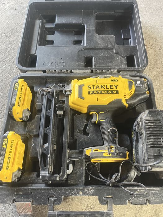 Vand pistol pentru cuie Stanley