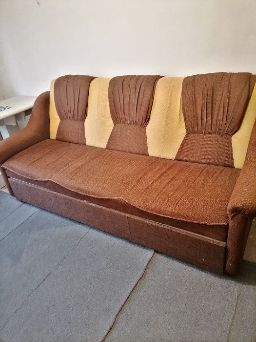 Canapea extensibila.