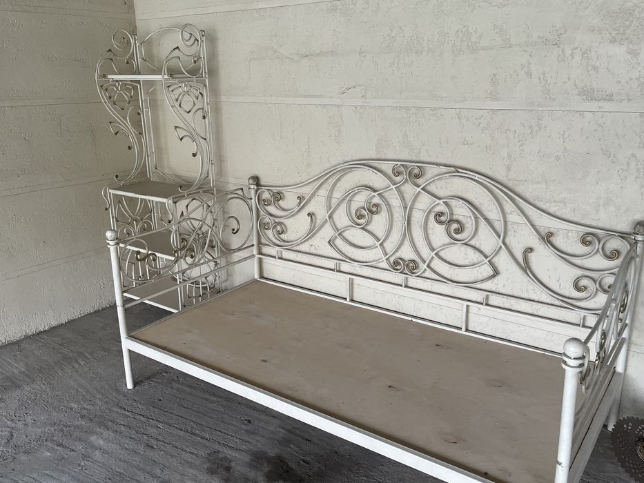 Кованая диван и тумба