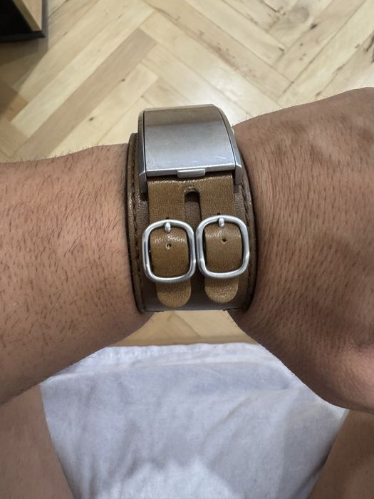 Часовник Guess стилен и изящен