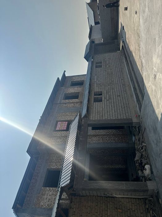 Kottej sotiladi alohida alohida qurilgan