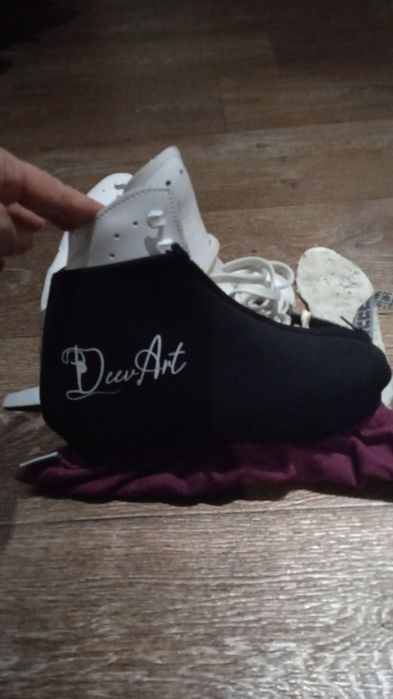 Продам коньки фигурные