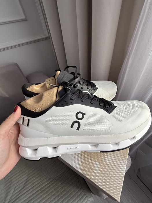 Продам мужские кроссовки